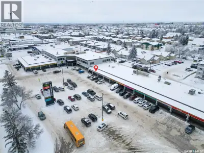 Prime main floor office opportunity in sought-after Carlton Court Plaza. Offering 1,510 sq/ft of spa...