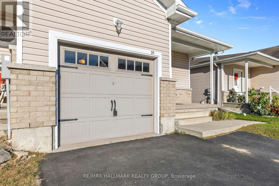 21 - 21 PERTHMORE STREET Perth, Ontario 4