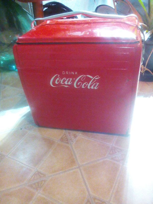 1940's coca-cola cooler in Arts & Collectibles in Barrie - Image 3