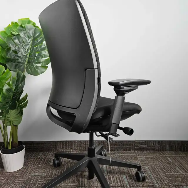 Steelcase Amia ergonomic office chair Free delivery in Chairs & Recliners in City of Toronto - Image 7