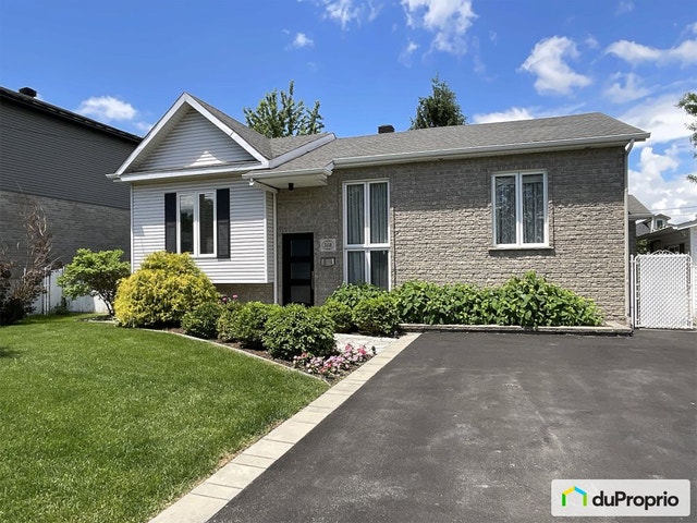 $720,000 - Bungalow for sale in Longueuil (St-Hubert) — photo 1