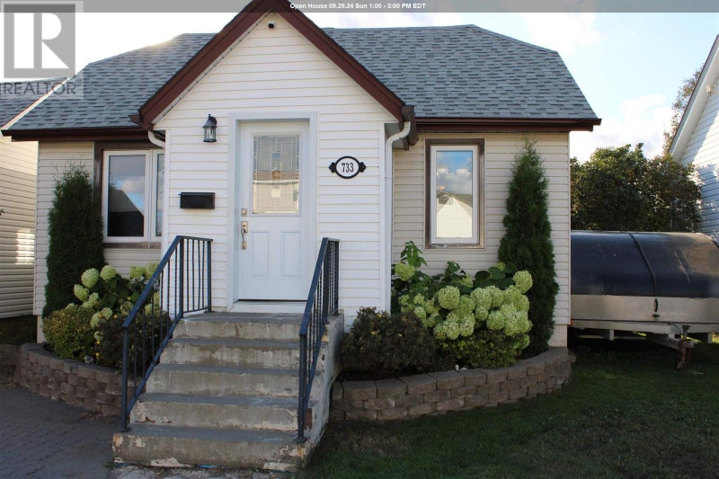 733 Ernestine AVE Thunder Bay, Ontario Houses for Sale Thunder Bay