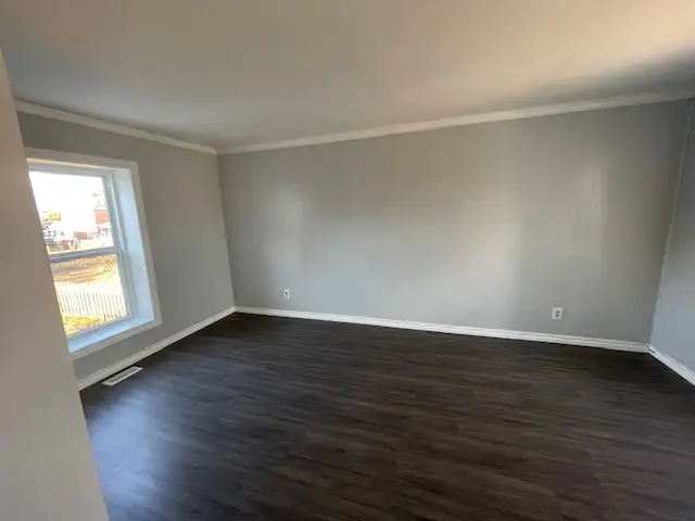 38 Octavia Street - 3 Bedroom Unit for Rent in Long Term Rentals in Belleville - Image 8