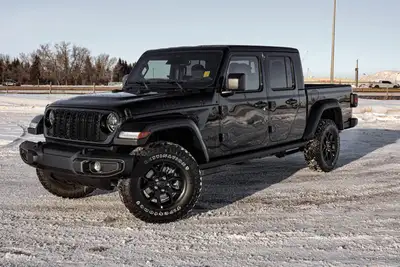 This Jeep Gladiator has a dependable Regular Unleaded V-6 3.6 L/220 engine powering this Automatic t...