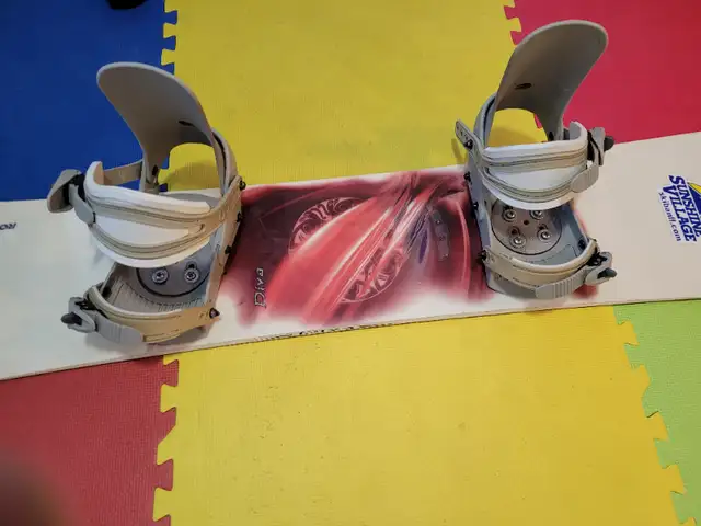 ROSSIGNOL Diva Snowboard 155 cm with Lamar bindings (large) in Other in Calgary - Image 8