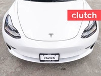 NO ACCIDENTS / CLEAN CARFAX / Brake Assist, Power Tailgate/Hatch, Auto Dimming Rearview Mirror and m... (image 6)