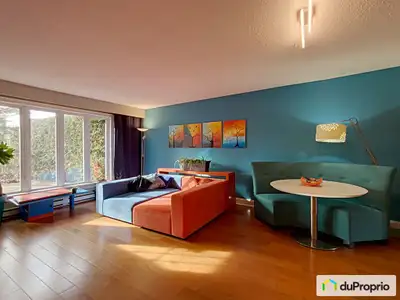 Maison de deux étages en rangée, unité de coin, copropriété divise (condo), avec grande aire ouverte...