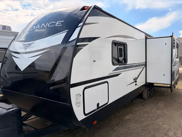 2022 Heartland SUNDANCE 268 RL in Travel Trailers & Campers in St. Albert - Image 3
