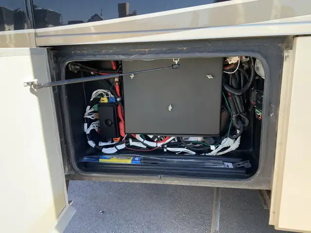 2011 Holiday Rambler Ambassador 36PFT in RVs & Motorhomes in Barrie - Image 40