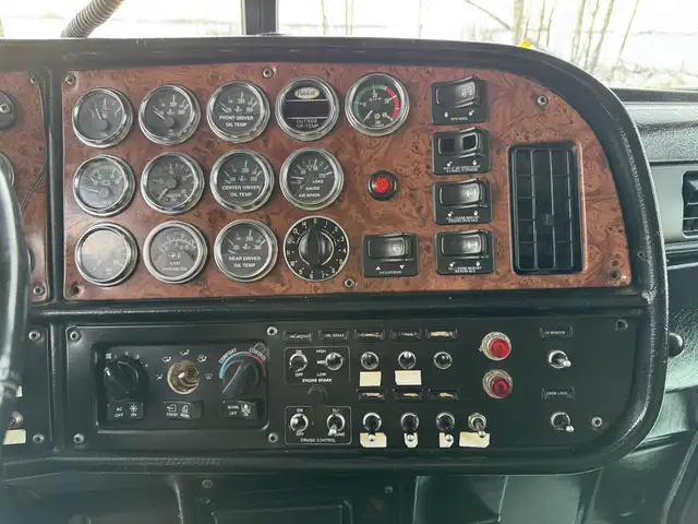 2005 PETERBILT 378 in Heavy Trucks in Saskatoon - Image 22