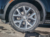 Experience the commanding presence and luxurious comfort of the 2020 Hyundai Palisade Luxury 7-Passe... (image 6)