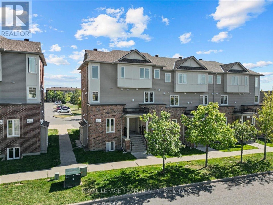 282 ESPIN HEIGHTS Ottawa, Ontario 2
