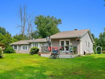 Charming 4-bedroom bungalow with 1 bathroom, open-concept kitchen and dining area with a large islan...