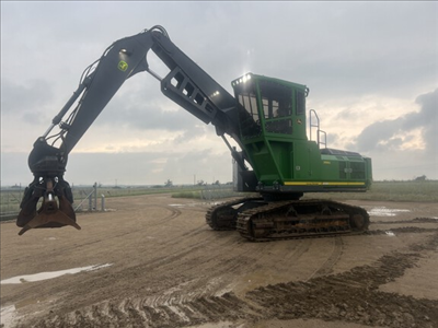 Hours: 9692 | Location: Saskatoon, SK, CA | Attachments: Grapple; Operators Station: Cab w/ AC; Bran...