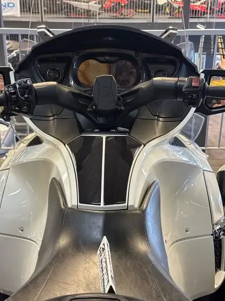 2015 Can-Am SPYDER RT LTD SE6 BLANC in Sport Touring in Lanaudière - Image 10