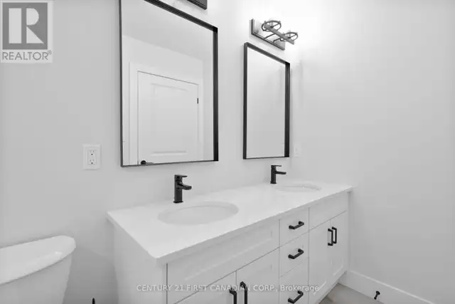 29 SHELDABREN STREET North Middlesex (Ailsa Craig), Ontario in Houses for Sale in Grand Bend - Image 23