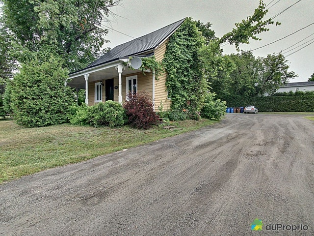 $469,000 - Triplex for sale in Ayer's Cliff — photo 2