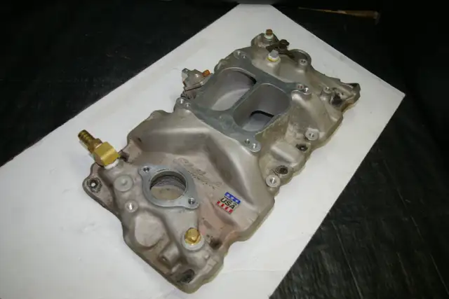 INTAKE MANIFOLD EDELBROCK PERFORMANCE SMALL BLOCK CHEVY in Auto Body Parts in Edmonton - Image 3