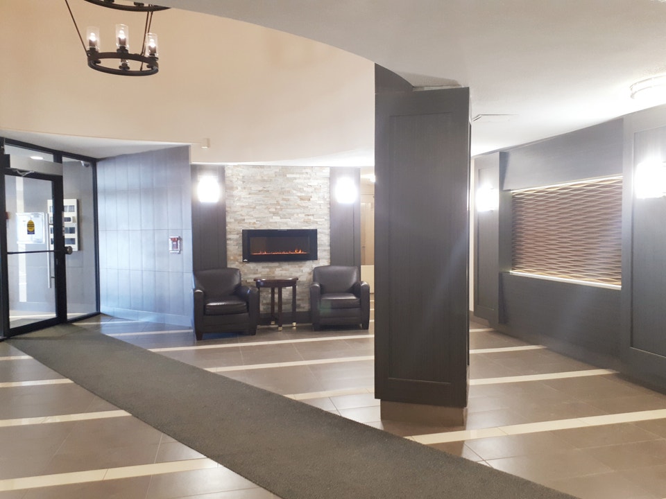 SPACIOUS 2 BED SUITE AVAILLABLE! 2