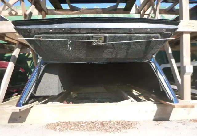 2014 - 2018 GMC Sierra or Chevrolet Silverado 6'6 G1K Blue Cap in Other Parts & Accessories in Kitchener / Waterloo - Image 3