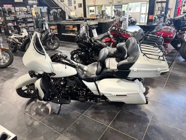 2020 Harley-Davidson CVO Limited in Street, Cruisers & Choppers in Sudbury - Image 9