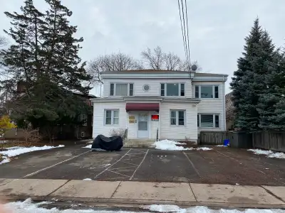 Old Glenridge in St Catharines: 3 BDRM apartment $2,800
