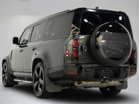 This 2023 Land Rover Defender 130 X-Dynamic SE P400 is a local Ontario vehicle with a clean Carfax r... (image 4)