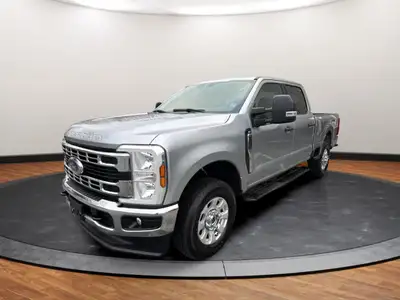 . CREW CAB!POWER DRIVERS SEAT!BACK UP CAMERA!REMOTE KEYLESS ENTRY!4X4!CLEAN CARFAX VEHICLE HISTORY R...