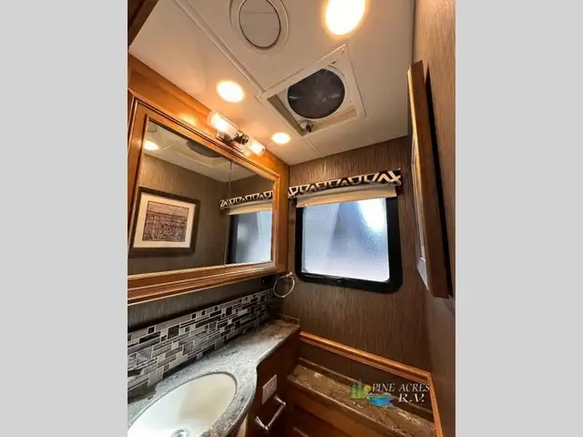 2019 Thor Motor Coach Tuscany 45MX only 020,049 Miles in RVs & Motorhomes in Moncton - Image 39