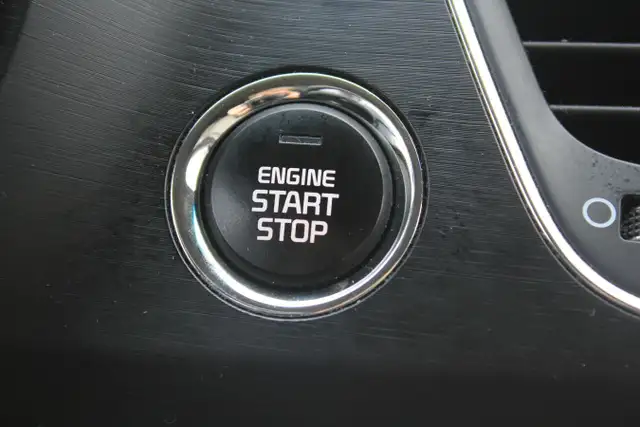 2019 KIA Sedona LX+ FWD for sale in Cars & Trucks in Comox / Courtenay / Cumberland - Image 28