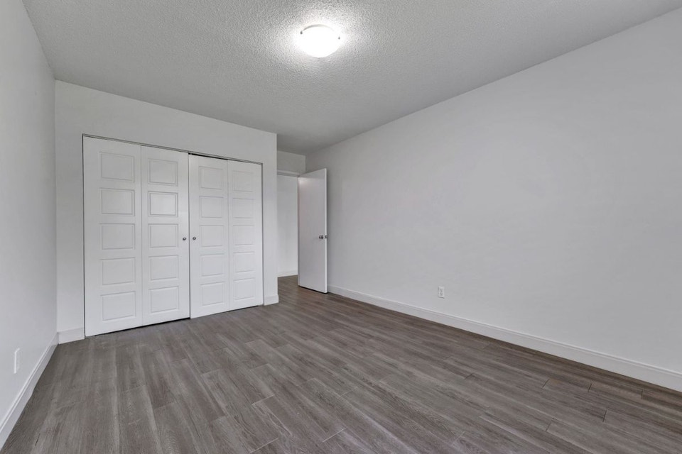 Grosvenor Square Apartments - 1 Bedroom available at 10463 150th 4