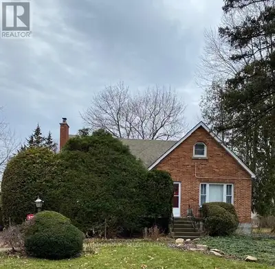 STUDENT RENTAL ONLY !!! Walking distance to WESTERN. Beautiful single family home converted to Tripl...