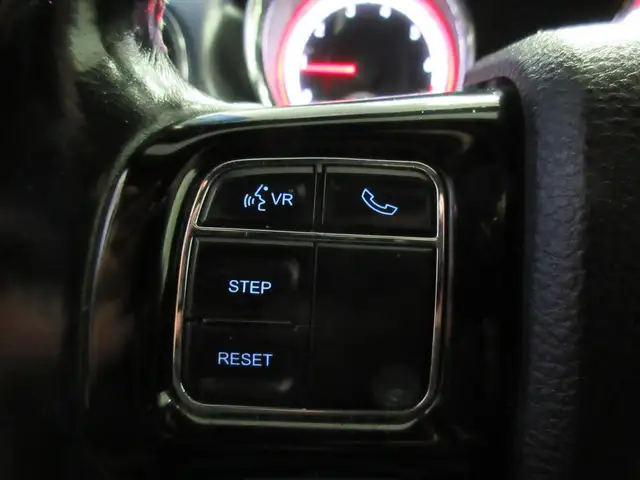 DODGE GRAND CARAVAN 2017 SXT PREMIUM PLUS GPS CAMERA DE RECUL 7  in Cars & Trucks in Lévis - Image 19
