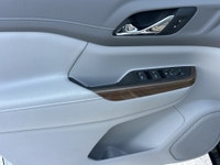 Double L Motors Ltd. 2019 GMC ACADIA SLE AWD – STYLE, SPACE & ALL-WEATHER CONFIDENCE! Turn heads and... (image 7)