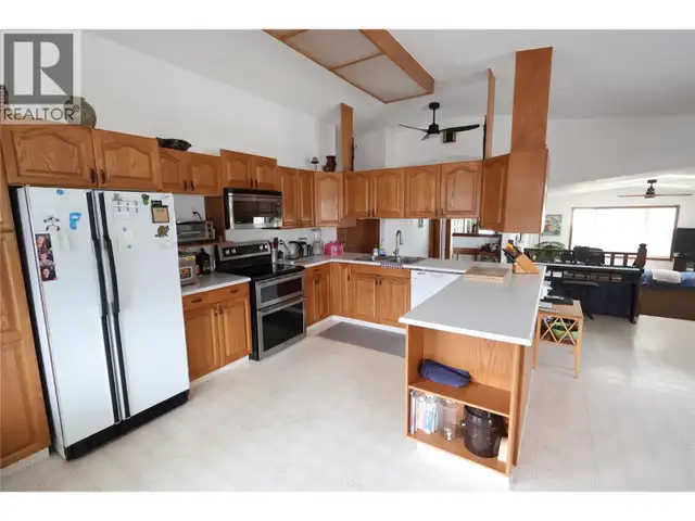 302 5th Street NW Nakusp, British Columbia in Houses for Sale in Nelson - Image 7