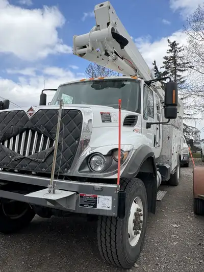 AMVIC Licensed Business Engine Make Cummins Engine Model B6.7 Engine HP 300 Trans Make Allison Trans...