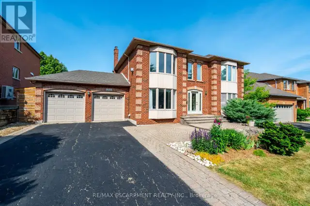 1689 KERNS ROAD Burlington (Tyandaga), Ontario62864390120707128