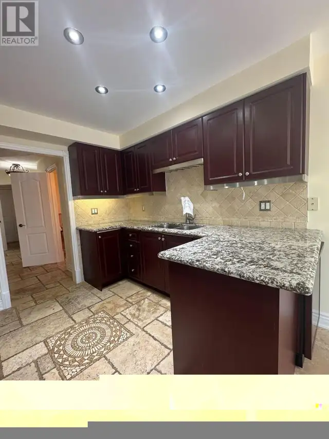 203 LANDSBRIDGE STREET Caledon (Bolton East), Ontario in Houses for Sale in Oakville / Halton Region - Image 8