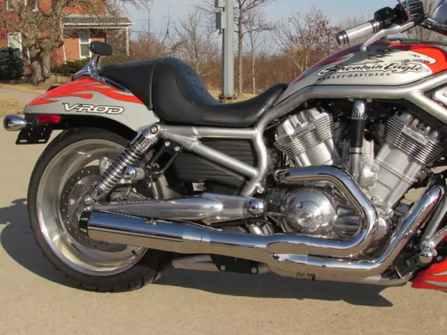 2007 Harley-Davidson VRSCX Screamin' Eagle V-Rod in Street, Cruisers & Choppers in Leamington - Image 10