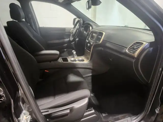 2014 Jeep Grand Cherokee in Cars & Trucks in Windsor Region - Image 6