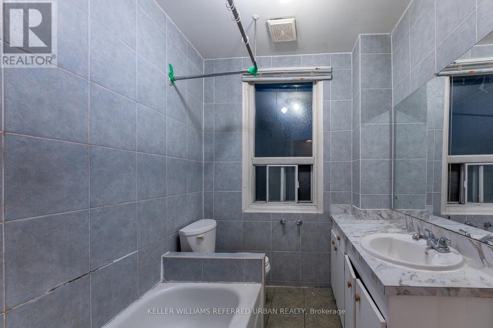 UPPER - 716 LANSDOWNE AVENUE Toronto (Dovercourt-Wallace Emerson 5