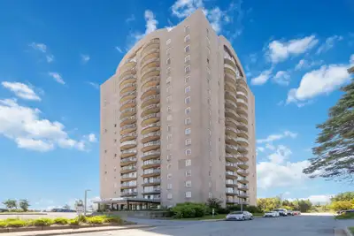 WELCOME TO THE SUMMIT - ONE BEDROOM PLUS DEN APARTMENT AVAILABLE The Summit is a beautiful and luxur...