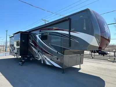 Superbe fifth wheels 2023 CrossRoads Redwood 4001LK cuisine arrière, FULL BODY PAINT, 4 extensions,...