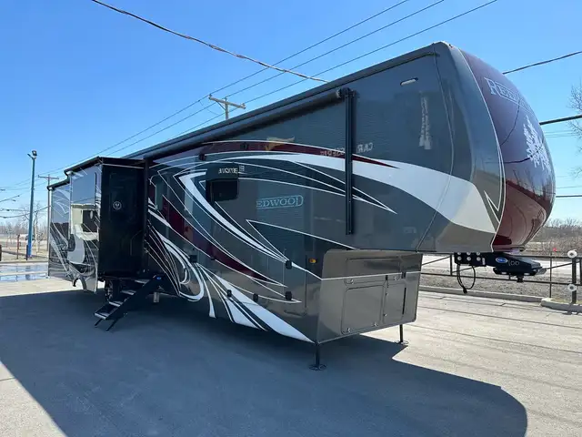 2023 Crossroads RV Redwood 4001 LK Fifth wheels 2023 CrossRoads  in Travel Trailers & Campers in Lanaudière - Image 2