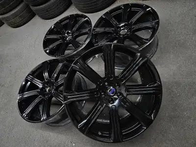 Stunning set of original Volvo XC90 wheels in gloss black finish. NOTE: Centercap are not included....