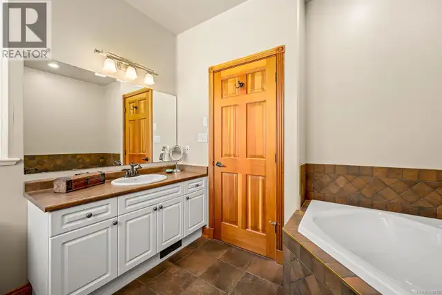 2435 Charleville Rd Campbell River, British Columbia in Houses for Sale in Campbell River - Image 28