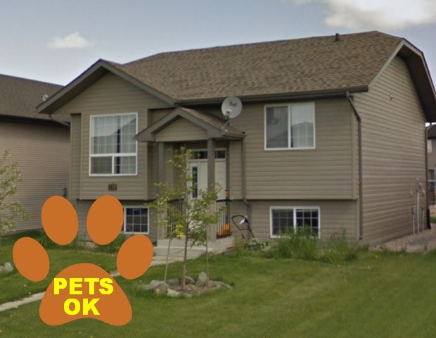 Pet Friendly 2 Bedroom 1 Bathroom House in Penhold! 1