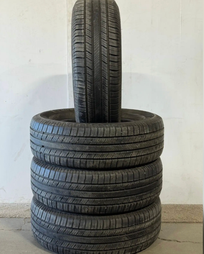 Michelin all season 235/65R17 snow tires 10/32 or 98% tread used 2000 kms cost $1300 new Honda crv c...
