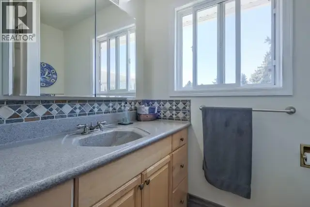 709 BARTLETT Drive Penticton, British Columbia in Houses for Sale in Penticton - Image 10