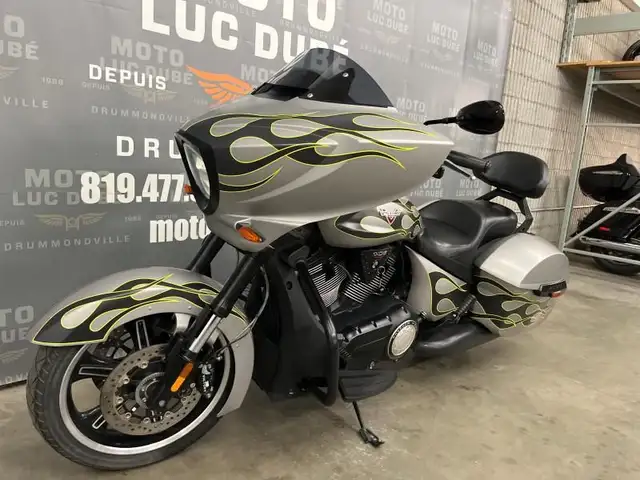 2014 Victory Motorcycles Cross Country in Street, Cruisers & Choppers in Drummondville - Image 9